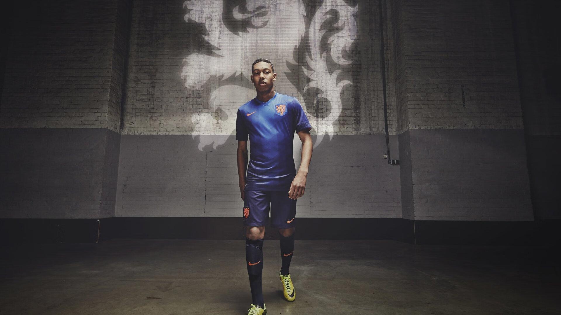 ⚽无畏对决！蓝黑队长单刀破门，诠释领袖本色